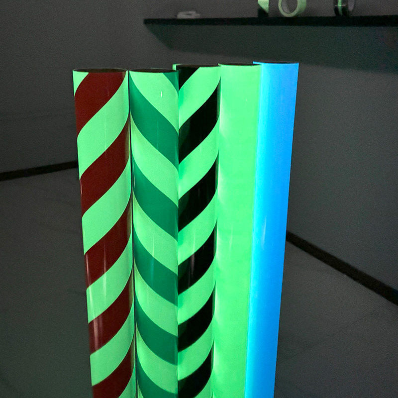 Autoadhesivo de PVC fotoluminiscente imprimible luminoso Brillo luminiscente en la película oscura para la decoración