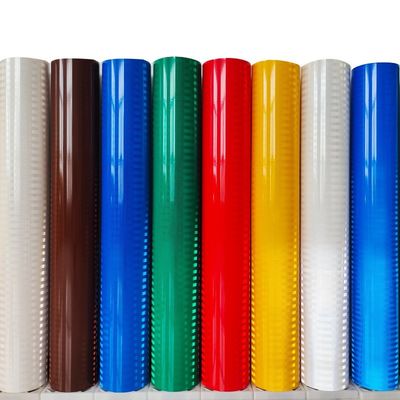 Buen precio Fácil de aplicar material de señalización de carreteras Prismático de hoja reflectante con excelente resistencia a las condiciones climáticas 10 años de vida útil en línea