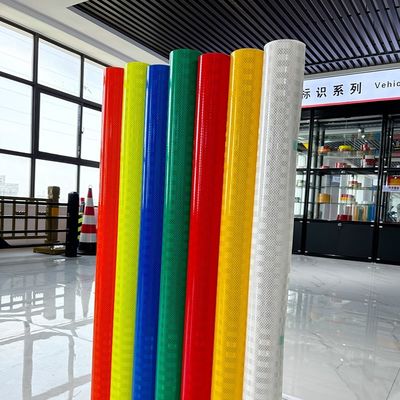 Buen precio Indicador de seguridad vial con película de lámina reflectante visible de calidad industrial en línea