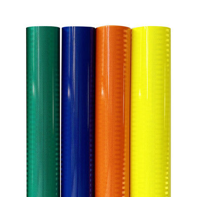 Buen precio Materiales PET autoadhesivos de vidrio reflector micro prismático con láminas reflectoras en línea