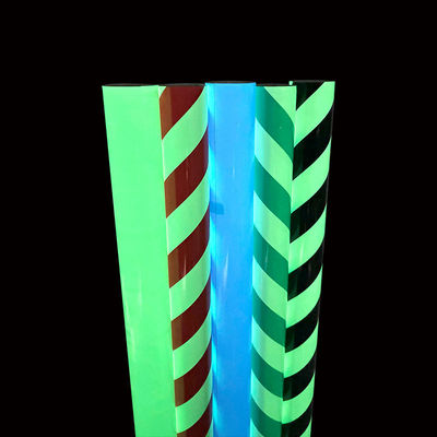Buen precio Película de aluminio de espuma fluorescente vinilo adhesivo permanente de noche brillante en la oscuridad para decoración en línea
