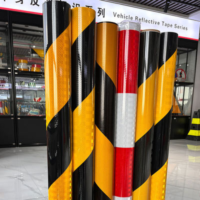Buen precio Lámina reflectante prismática a rayas amarillas y negras personalizadas para advertencia de seguridad vial en línea