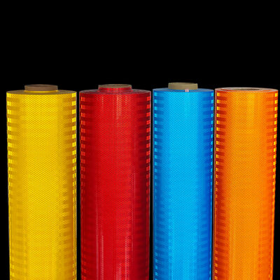Buen precio Hoja reflectante microprismática con cumplimiento ASTM D4956 Tipo IV Durabilidad en exteriores de 10 años para señales de tráfico en línea