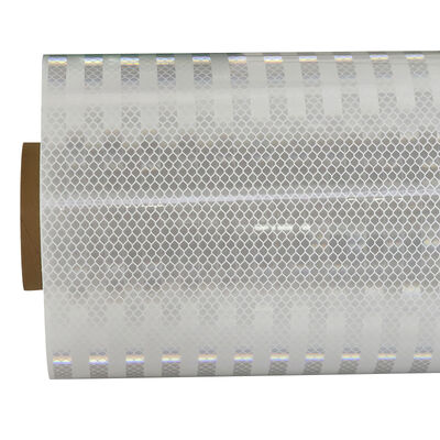 Buen precio ASTM D4956 Hoja retroreflectiva microprismática de tipo IV de alta luminosidad para la seguridad del tráfico de día y de noche en línea
